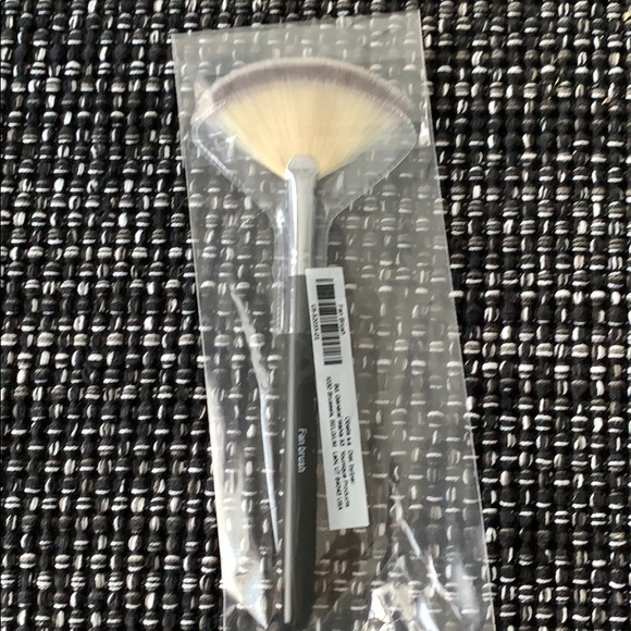 Younique Other - Younique fan brush